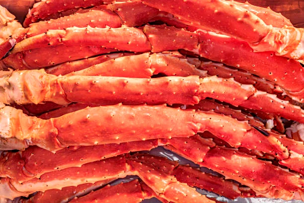 Buy frozen cooked king crab legs—jumbo clusters, pre-cooked, IQF and vacuum-packed for sweet flavor and firm texture. Wholesale & retail. Fast cold-chain shipping.